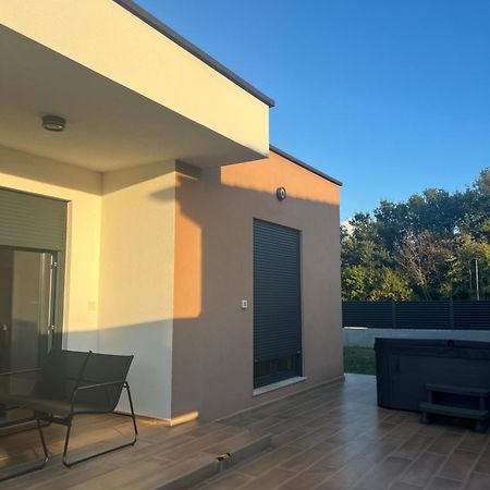 Modern Home Ula Brtonigla Esterno foto