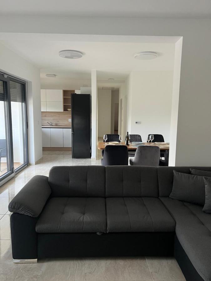 Modern Home Ula Brtonigla Esterno foto