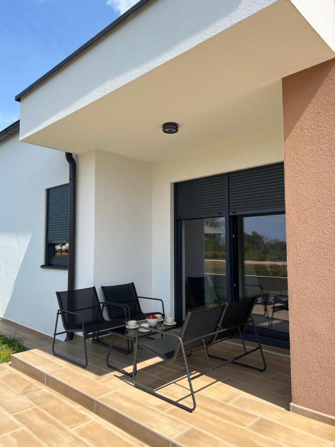 Modern Home Ula Brtonigla Esterno foto