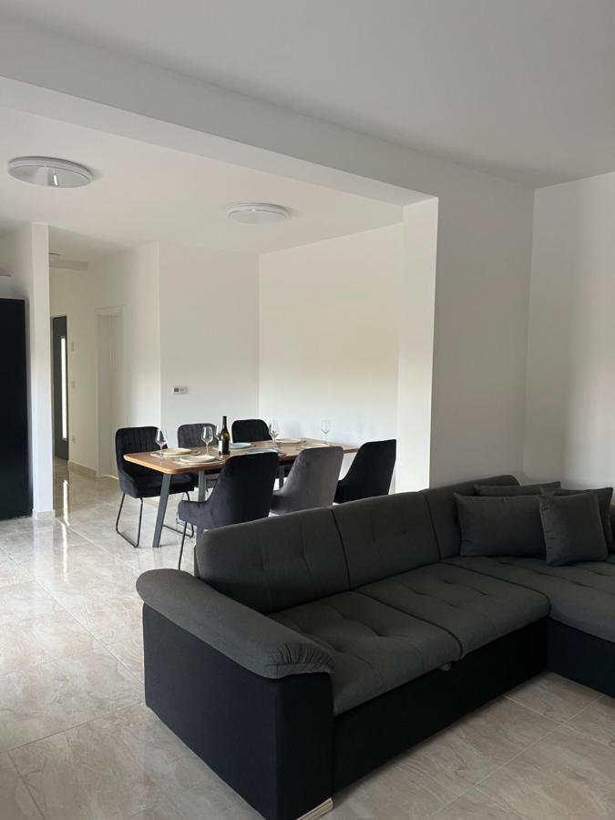Modern Home Ula Brtonigla Esterno foto