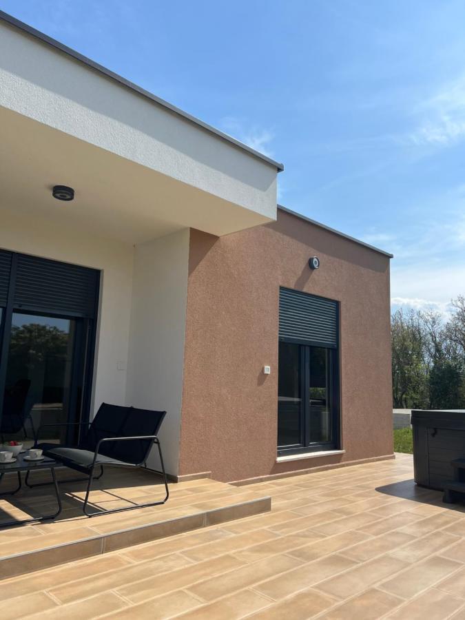 Modern Home Ula Brtonigla Esterno foto