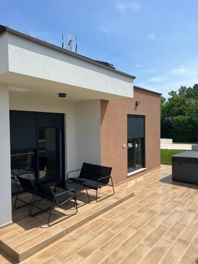 Modern Home Ula Brtonigla Esterno foto