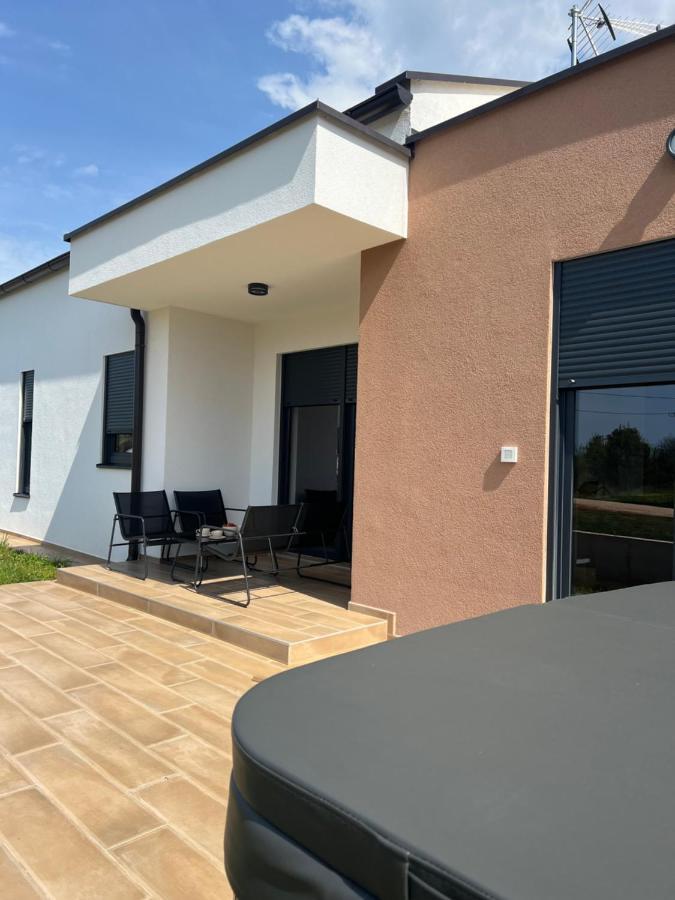 Modern Home Ula Brtonigla Esterno foto